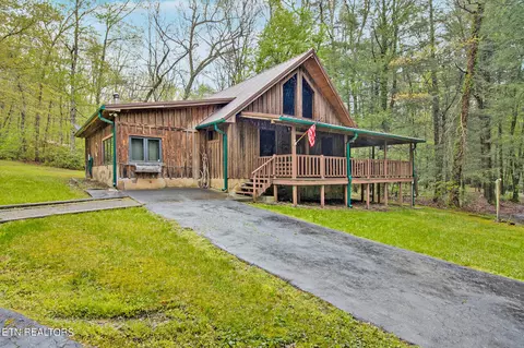 1 Fox Bluff Dr, Monterey, TN 38574