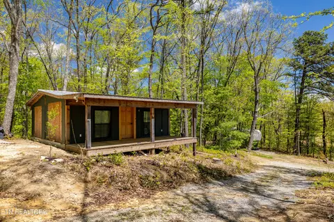 6836 Flats Rd, Tallassee, TN 37878