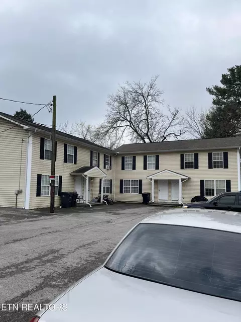 2415 NW Piedmont St, Knoxville, TN 37921