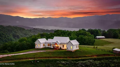 636 Dry Hill Rd, Butler, TN 37640