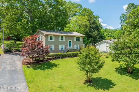 418 Biltmore Dr, Maryville, TN 37801