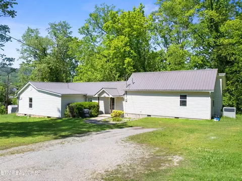 630 N Kingston Ave, Rockwood, TN 37854