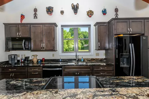 Kitchen - 318 Shooting Star Loop, Townsend, TN 37882 photo 2 of 9