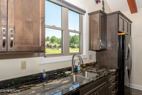Kitchen - 318 Shooting Star Loop, Townsend, TN 37882 photo 4 of 9