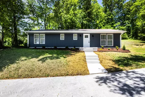 185 Henderson Ln, Jacksboro, TN 37757