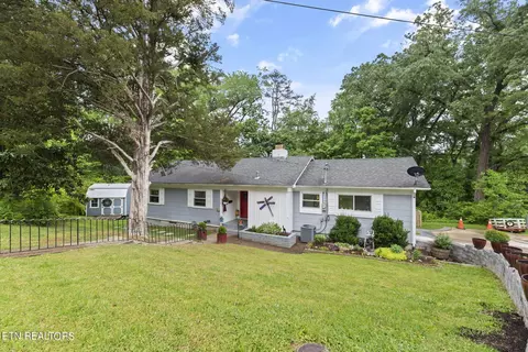 314 E Fernhill Ln, Oak Ridge, TN 37830