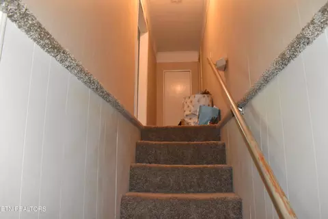 Entry Way - 386 River Rd, Harrogate, TN 37752 photo 2 of 3