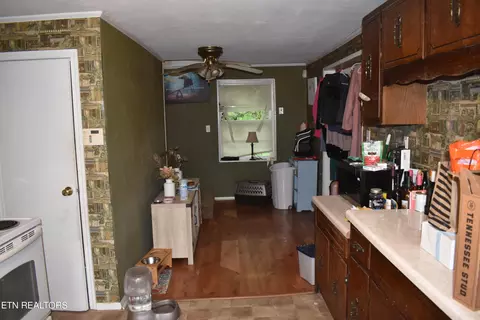 Entry Way - 386 River Rd, Harrogate, TN 37752 photo 1 of 3