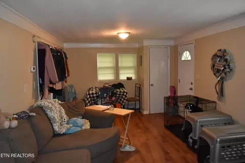 Living - 386 River Rd, Harrogate, TN 37752 photo 2 of 2