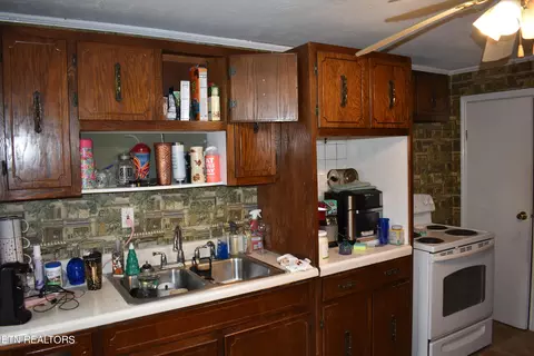 Kitchen - 386 River Rd, Harrogate, TN 37752 photo 1 of 3