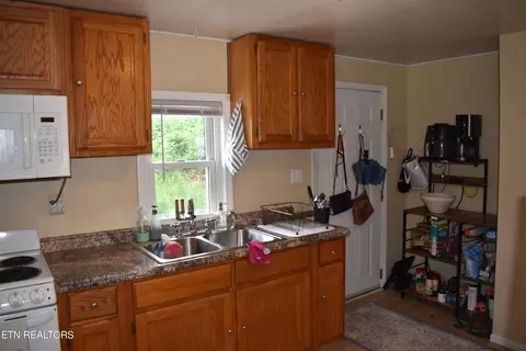 Kitchen - 386 River Rd, Harrogate, TN 37752 photo 2 of 3