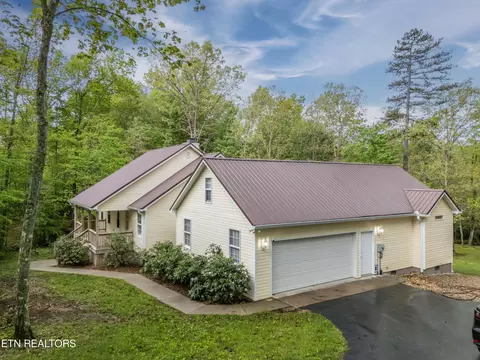 1504 East Overlook Rd, Monterey, TN 38574