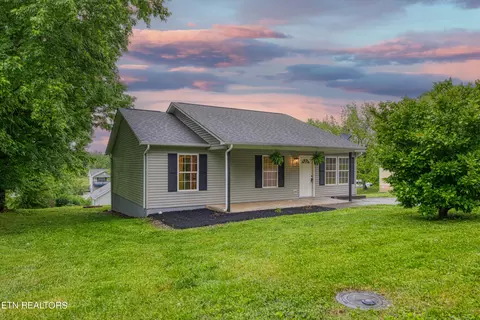 1113 Valley Dr, Knoxville, TN 37920