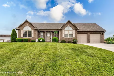 209 Austin Ln, Jacksboro, TN 37757