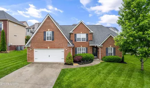 6011 Pembridge Rd, Knoxville, TN 37912