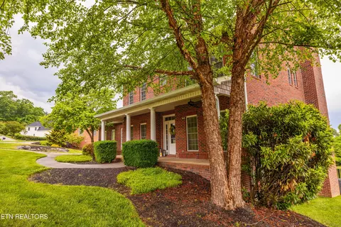 2021 Cascade Falls Ln, Knoxville, TN 37931
