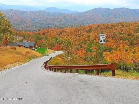 3311 Summit Trails Dr, Sevierville, TN 37862