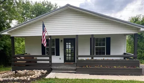 702 SW Redwine St, Knoxville, TN 37920
