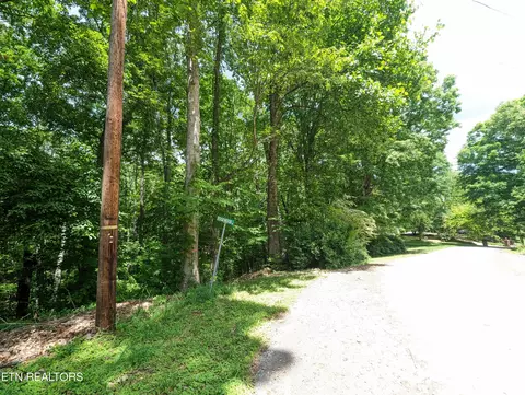 Edgewood Heights Lane, Powell, TN 37849