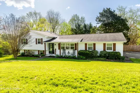 7504 NW Deane Hill Dr, Knoxville, TN 37919