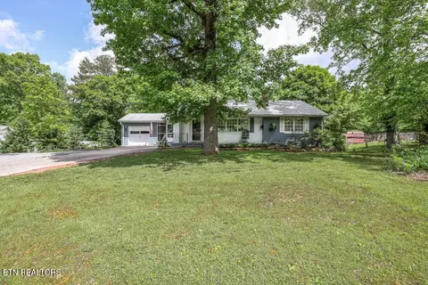 229 Sarvis Dr, Knoxville, TN 37920