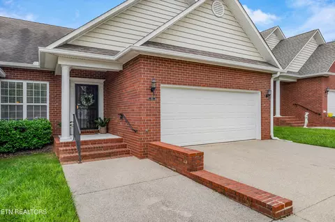 221 W St James, Cookeville, TN 38501