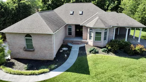900 Riverchase Rd, Lenoir City, TN 37772