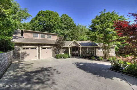 222 Konawa Ln, Loudon, TN 37774