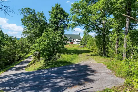 1651 Mitchell Dr, Sevierville, TN 37876