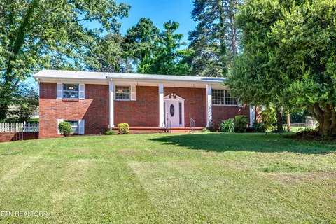 5716 Woodleaf Dr, Knoxville, TN 37912
