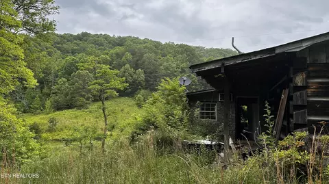 225 Jerry Hollow Rd, Andersonville, TN 37705