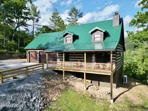 1233 Carrs Creek Rd, Townsend, TN 37882