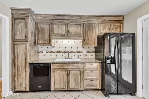 Kitchen - 418 Ivanhoe Rd, Powell, TN 37849 photo 1 of 2