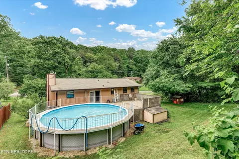 Exterior - 418 Ivanhoe Rd, Powell, TN 37849 photo 8 of 12