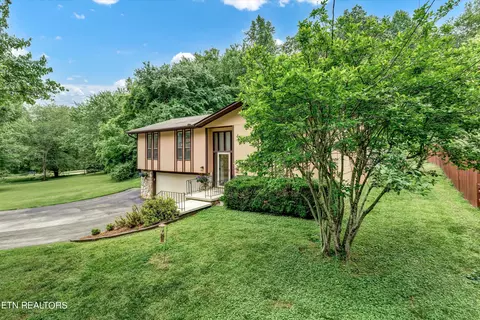 Exterior - 418 Ivanhoe Rd, Powell, TN 37849 photo 2 of 12