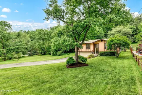 Exterior - 418 Ivanhoe Rd, Powell, TN 37849 photo 10 of 12