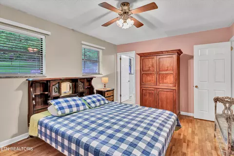 Bedroom - 418 Ivanhoe Rd, Powell, TN 37849 photo 3 of 4