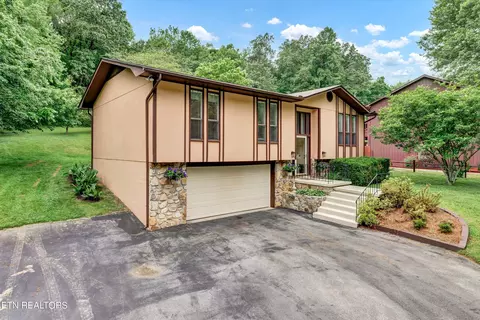 Exterior - 418 Ivanhoe Rd, Powell, TN 37849 photo 3 of 12
