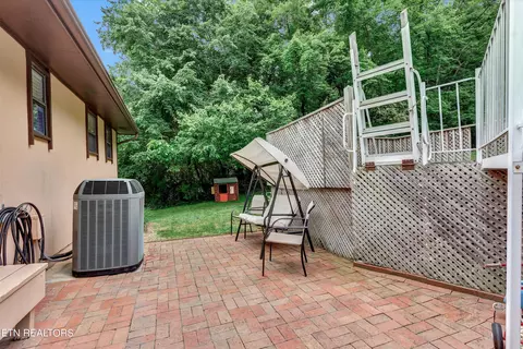 Exterior - 418 Ivanhoe Rd, Powell, TN 37849 photo 5 of 12