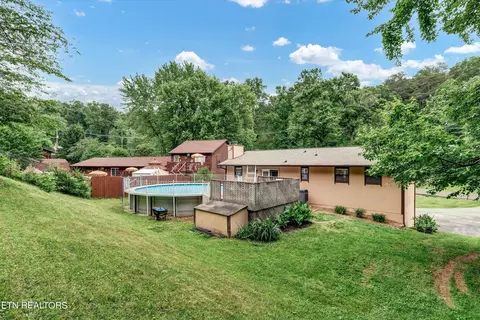 Exterior - 418 Ivanhoe Rd, Powell, TN 37849 photo 6 of 12