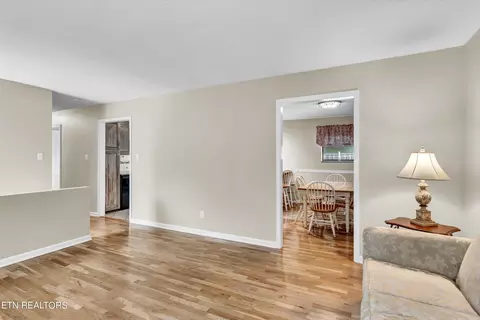 Living - 418 Ivanhoe Rd, Powell, TN 37849 photo 3 of 3