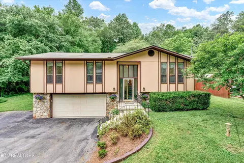 418 Ivanhoe Rd, Powell, TN 37849