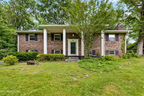 360 S Seven Oaks Dr, Knoxville, TN 37922