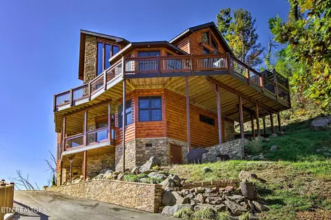 249 Greystone Heights Rd, Gatlinburg, TN 37738