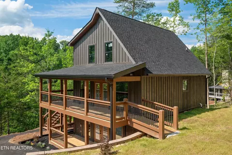 2129 Legend Dr, Sevierville, TN 37876