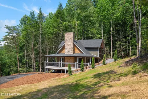 2119 Legend Dr, Sevierville, TN 37876