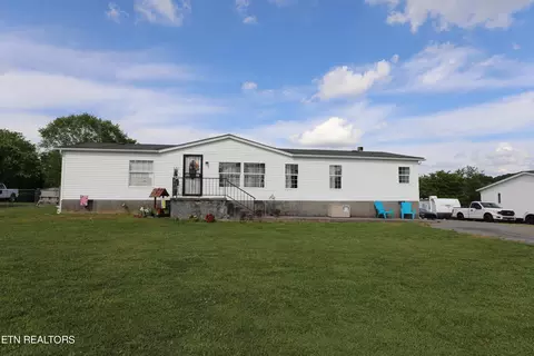 131 Village Ln, Madisonville, TN 37354