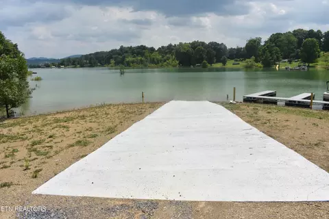 2265 Chestnut Hill Rd, Dandridge, TN 37725