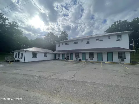 608 E Main St, Livingston, TN 38570