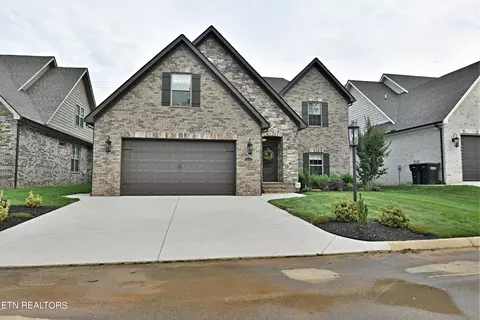 8411 Sand Trap Ln, Knoxville, TN 37923